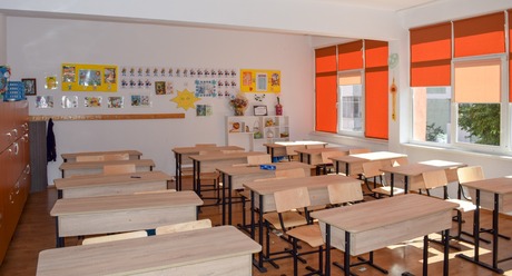 Dotăm cu mobilier nou școlile și liceele din Piatra-Neamț