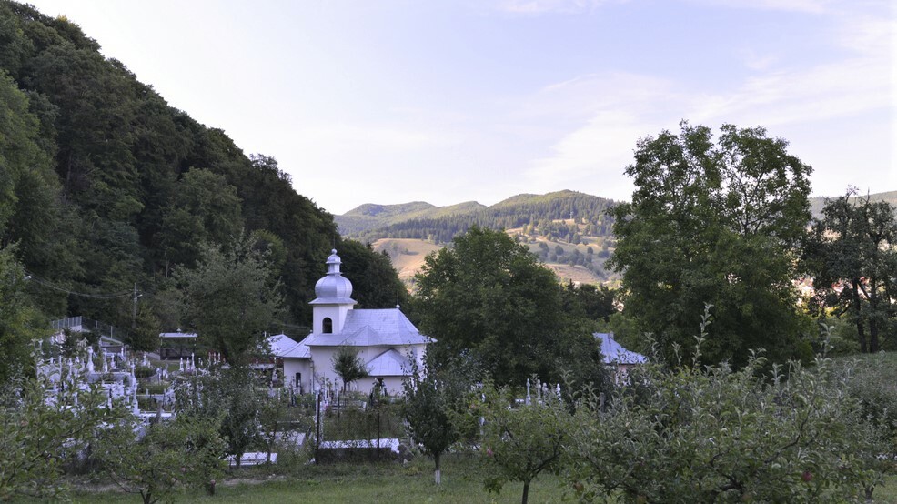 The church "Saints Apostles Peter and Paul" (Doamna hermitage)