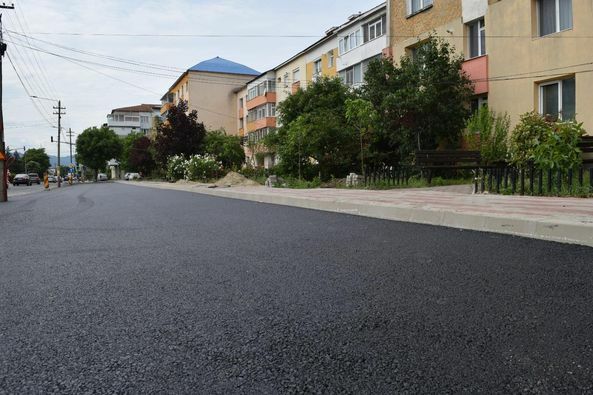 Se toarnă stratul final de asfalt pe coridorul 9 Mai – Dimitrie Leonida – tronsonul de la Piața Centrală spre Gară