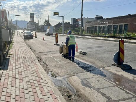 ⚠️ În atenția șoferilor: au început lucrările pentru înlocuirea conductei de apă pe strada Petru Movilă ⚠️