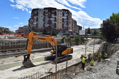 Continuă lucrările la podul din Piața Mihail Kogălniceanu